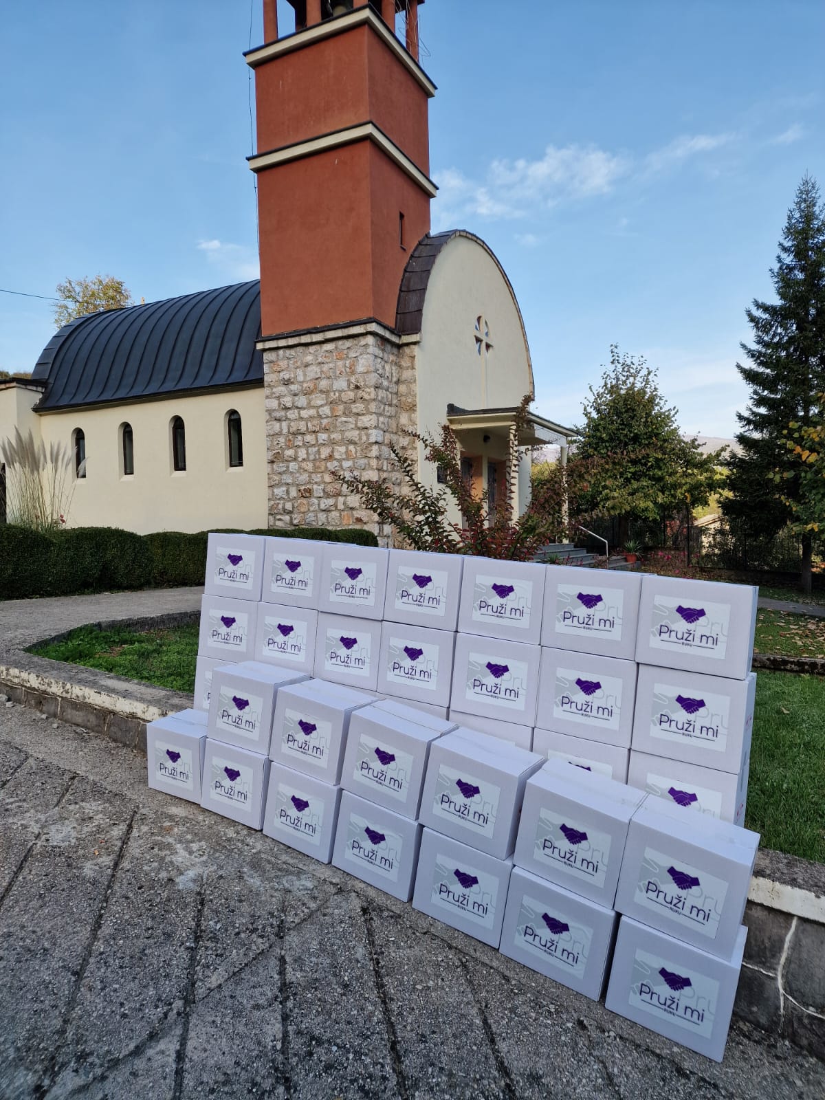 Dostava paketa na područja pogođena poplavama i klizištima